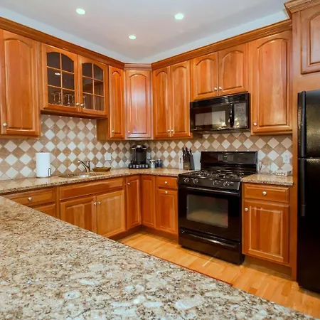 Modern Townhome,Boston Vacation,2 Bath,Pkg,Deck Brookline Exterior photo