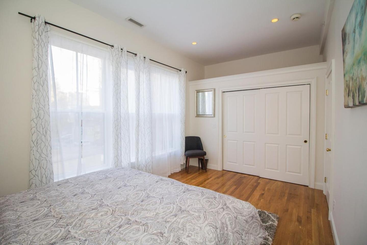 Modern Townhome,boston Vacation,2 Bath,pkg,deck * Brookline
