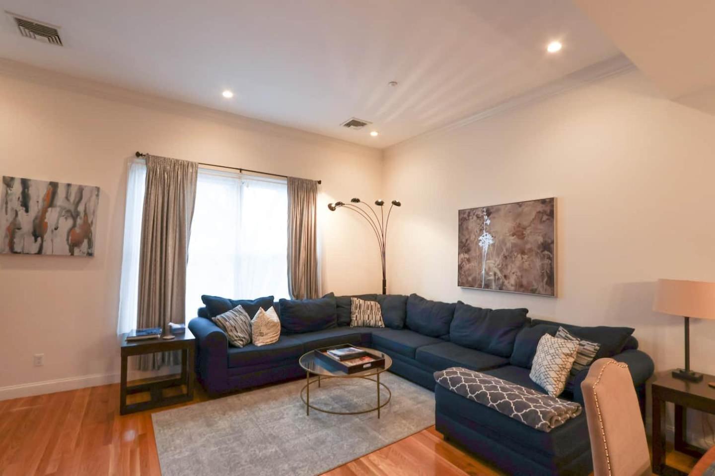 Modern Townhome,boston Vacation,2 Bath,pkg,deck Ferienhaus