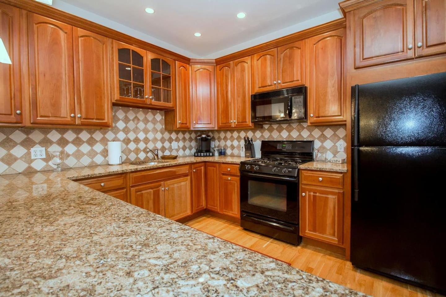 Modern Townhome,boston Vacation,2 Bath,pkg,deck *