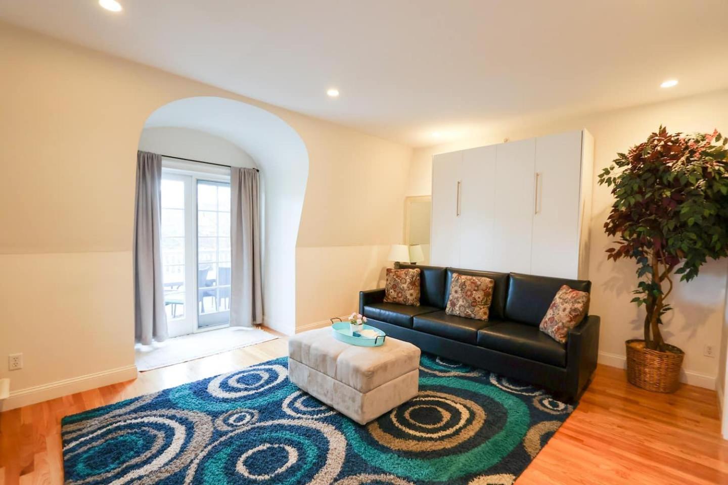 Modern Townhome,boston Vacation,2 Bath,pkg,deck Brookline