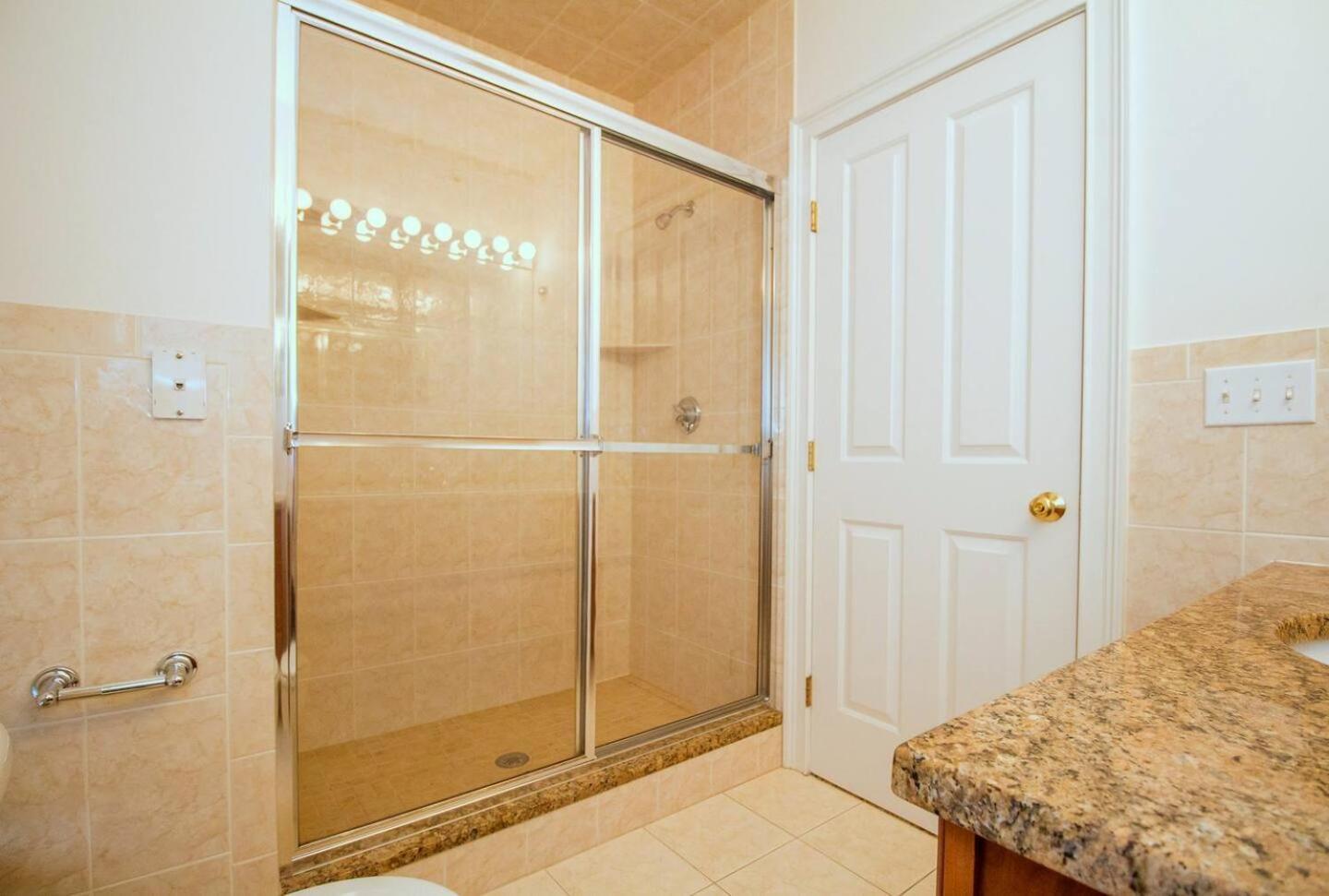 Modern Townhome,boston Vacation,2 Bath,pkg,deck *